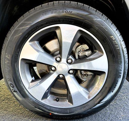 used 2019 Jeep Cherokee car, priced at $17,036