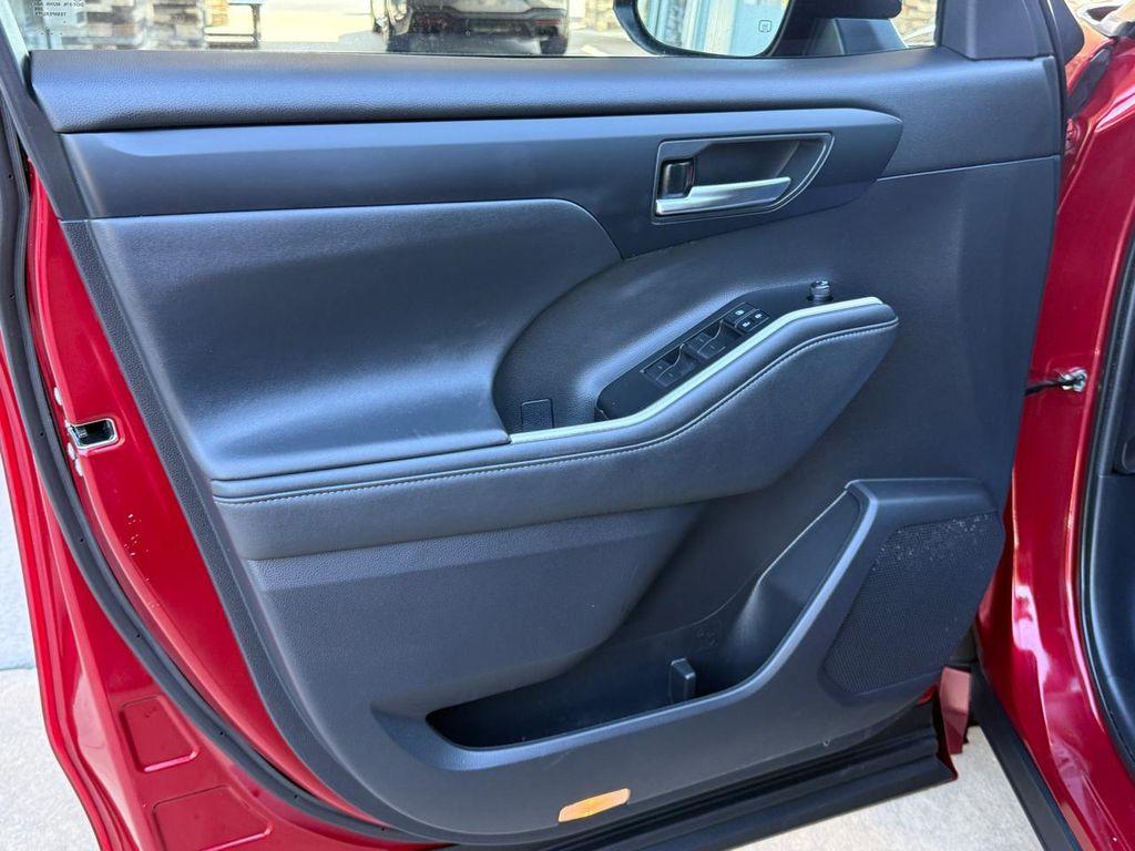 used 2021 Toyota Highlander car, priced at $29,999