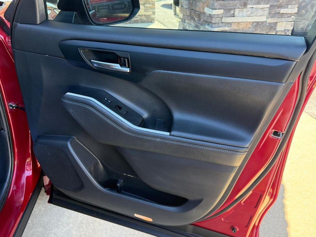 used 2021 Toyota Highlander car, priced at $29,999