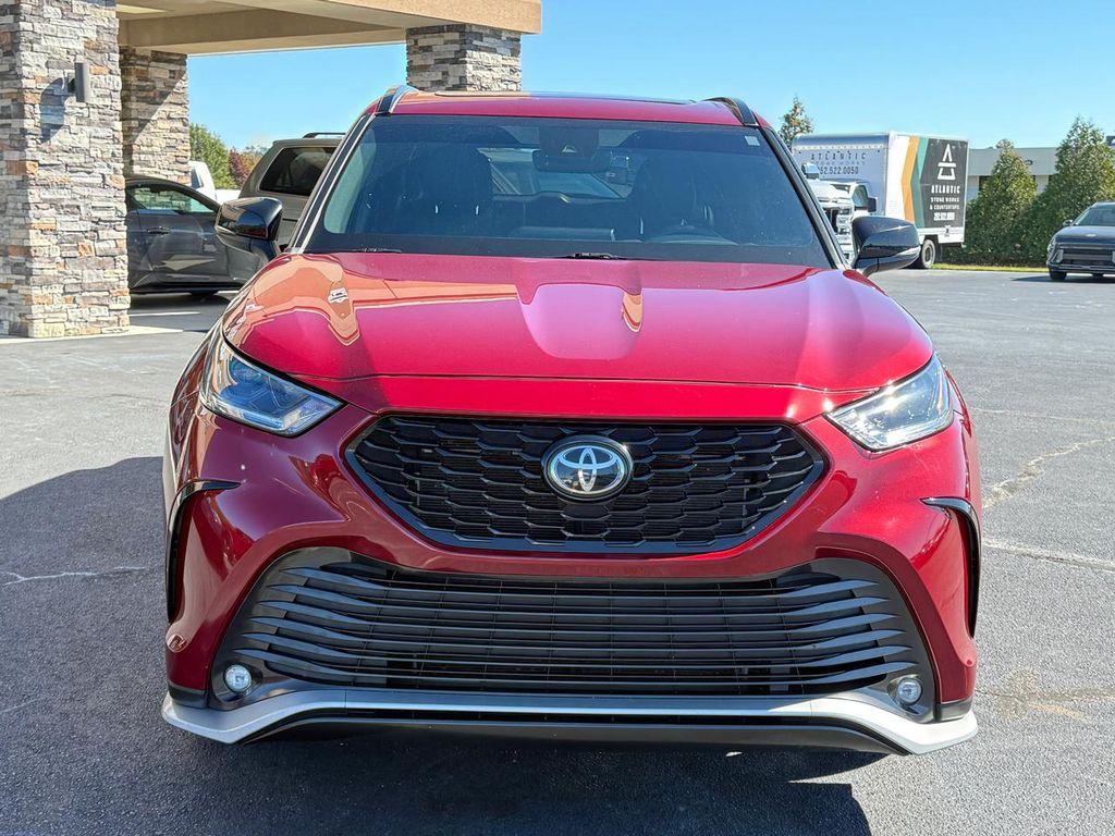 used 2021 Toyota Highlander car, priced at $29,999