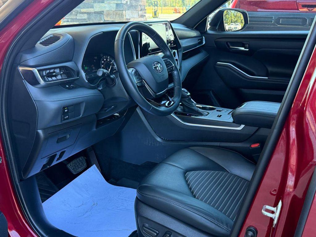 used 2021 Toyota Highlander car, priced at $29,999