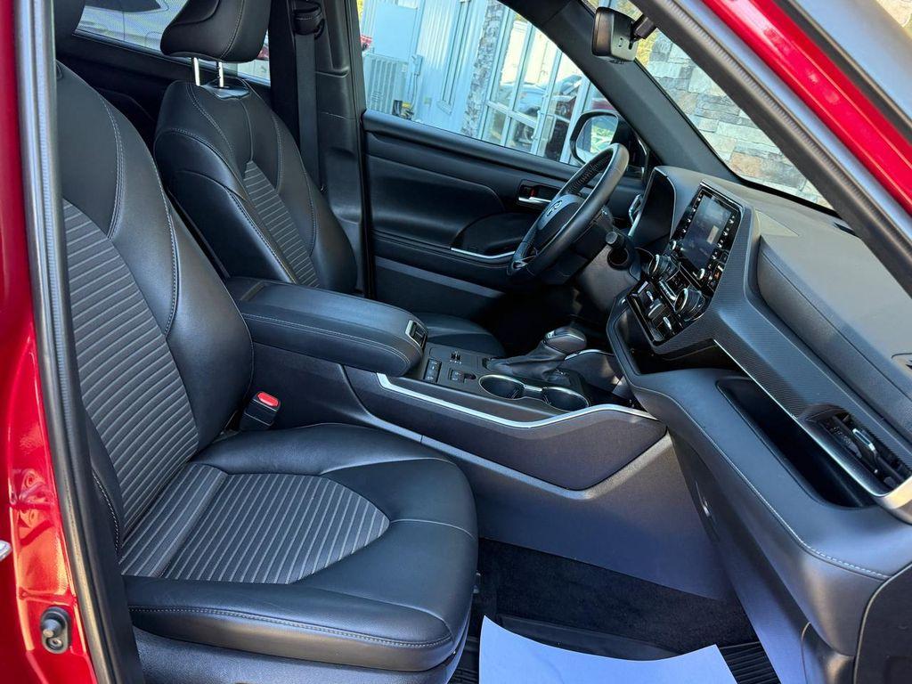 used 2021 Toyota Highlander car, priced at $29,999