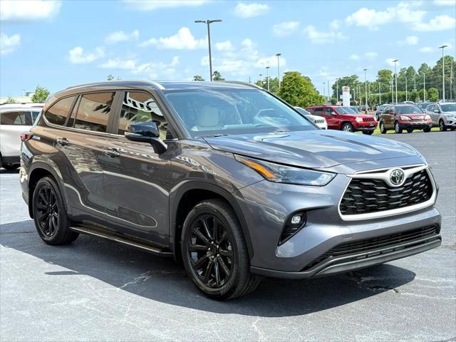used 2024 Toyota Highlander car, priced at $45,999