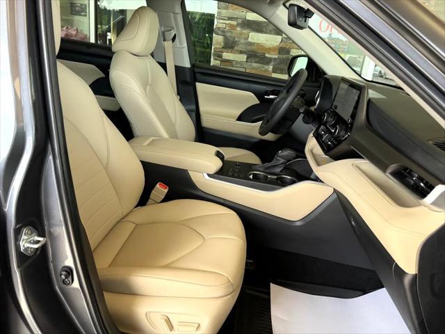 used 2024 Toyota Highlander car, priced at $45,999