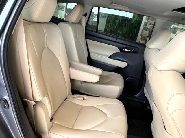 used 2024 Toyota Highlander car, priced at $45,999