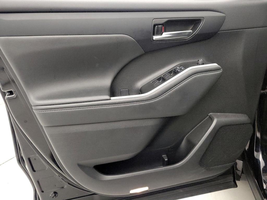 used 2021 Toyota Highlander car, priced at $36,998