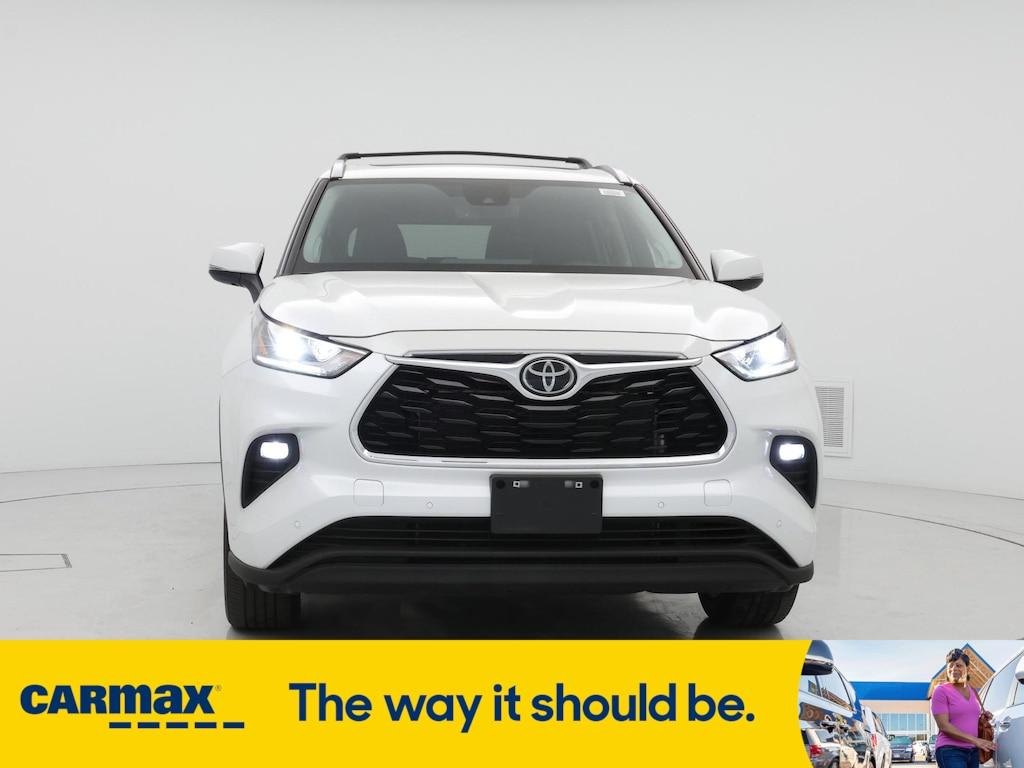used 2023 Toyota Highlander car, priced at $40,998