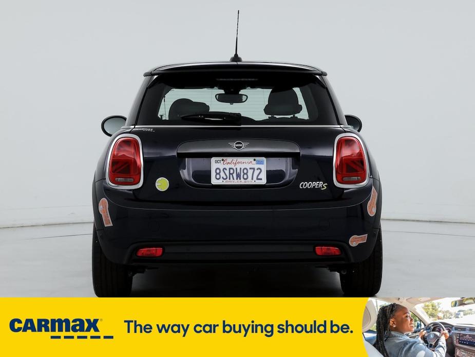 used 2021 MINI SE Hardtop car, priced at $23,998