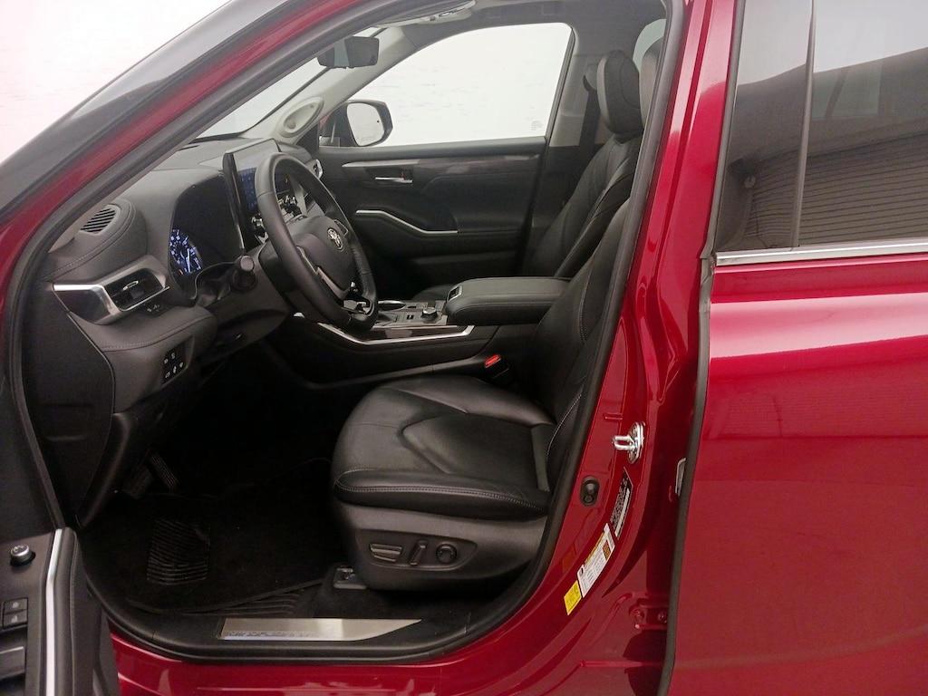 used 2022 Toyota Highlander car, priced at $44,998