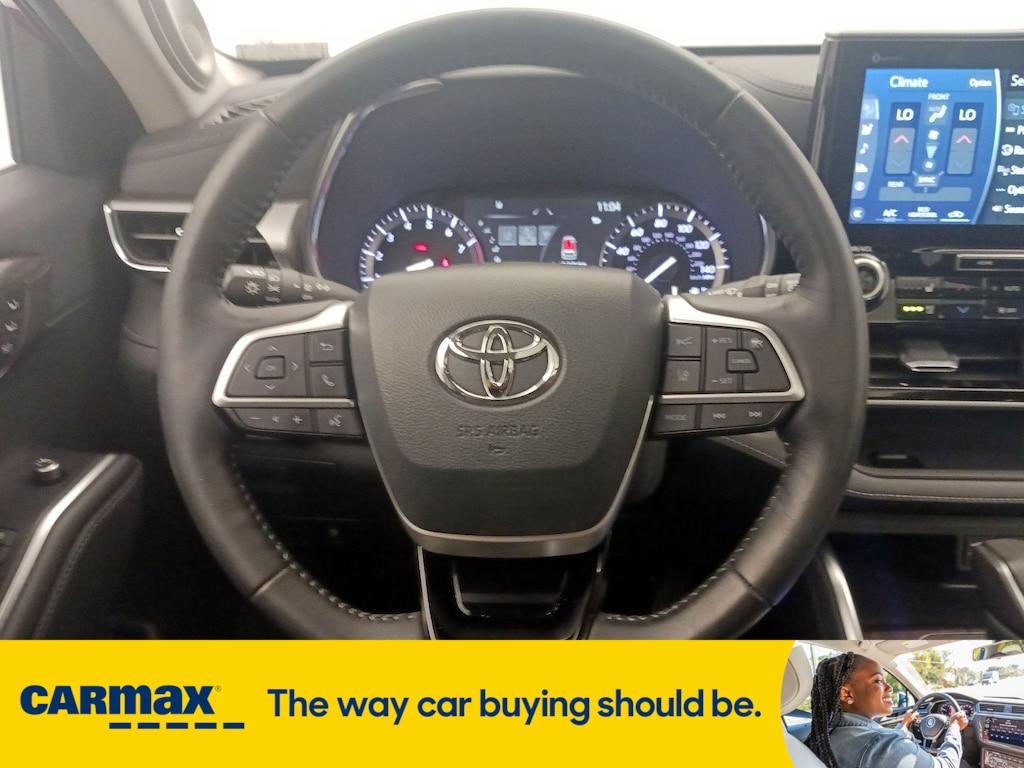used 2022 Toyota Highlander car, priced at $44,998