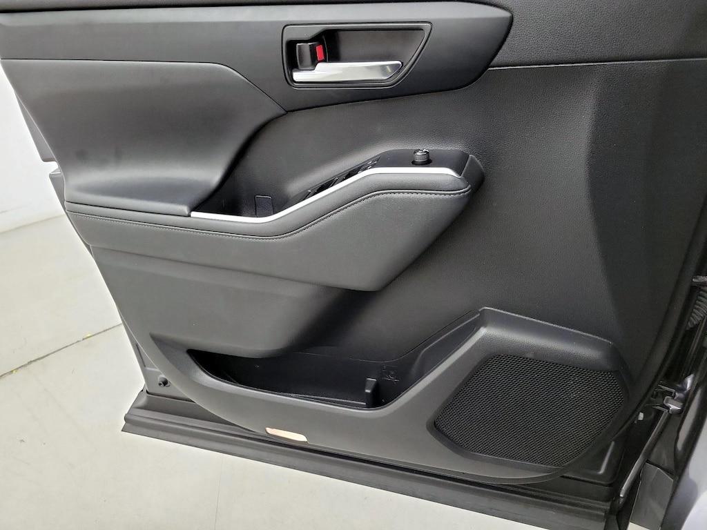 used 2021 Toyota Highlander car, priced at $35,998