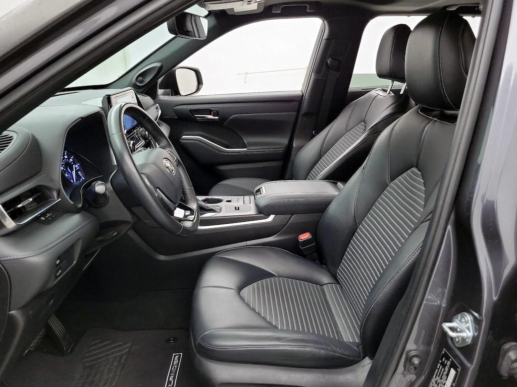 used 2021 Toyota Highlander car, priced at $35,998
