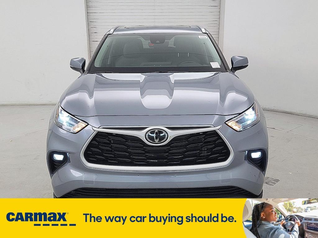 used 2023 Toyota Highlander car, priced at $40,998