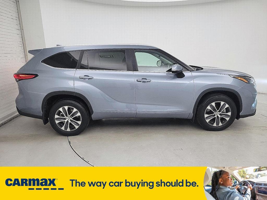 used 2023 Toyota Highlander car, priced at $40,998