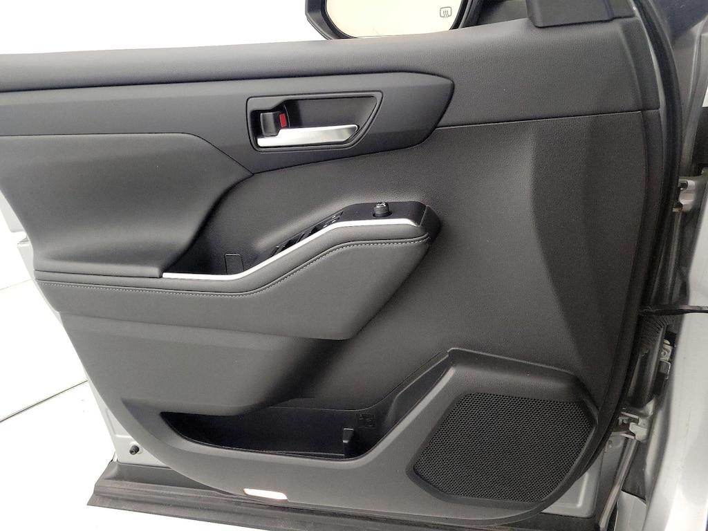 used 2021 Toyota Highlander Hybrid car, priced at $37,998