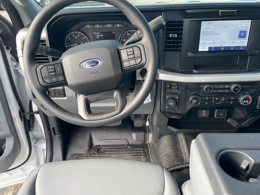 new 2025 Ford F-350 car, priced at $61,622