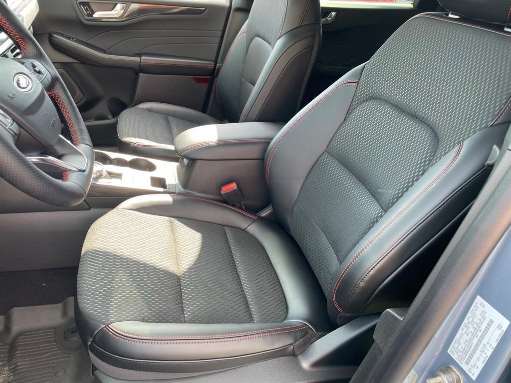 new 2025 Ford Escape car, priced at $31,999