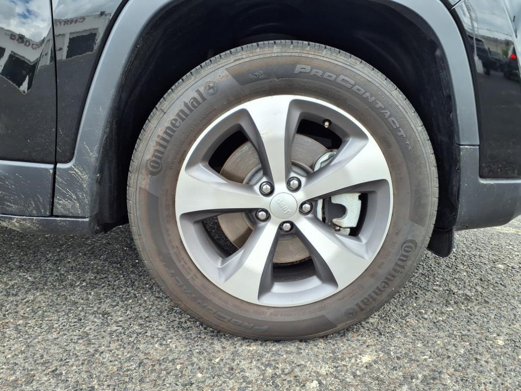 used 2022 Jeep Cherokee car, priced at $28,500
