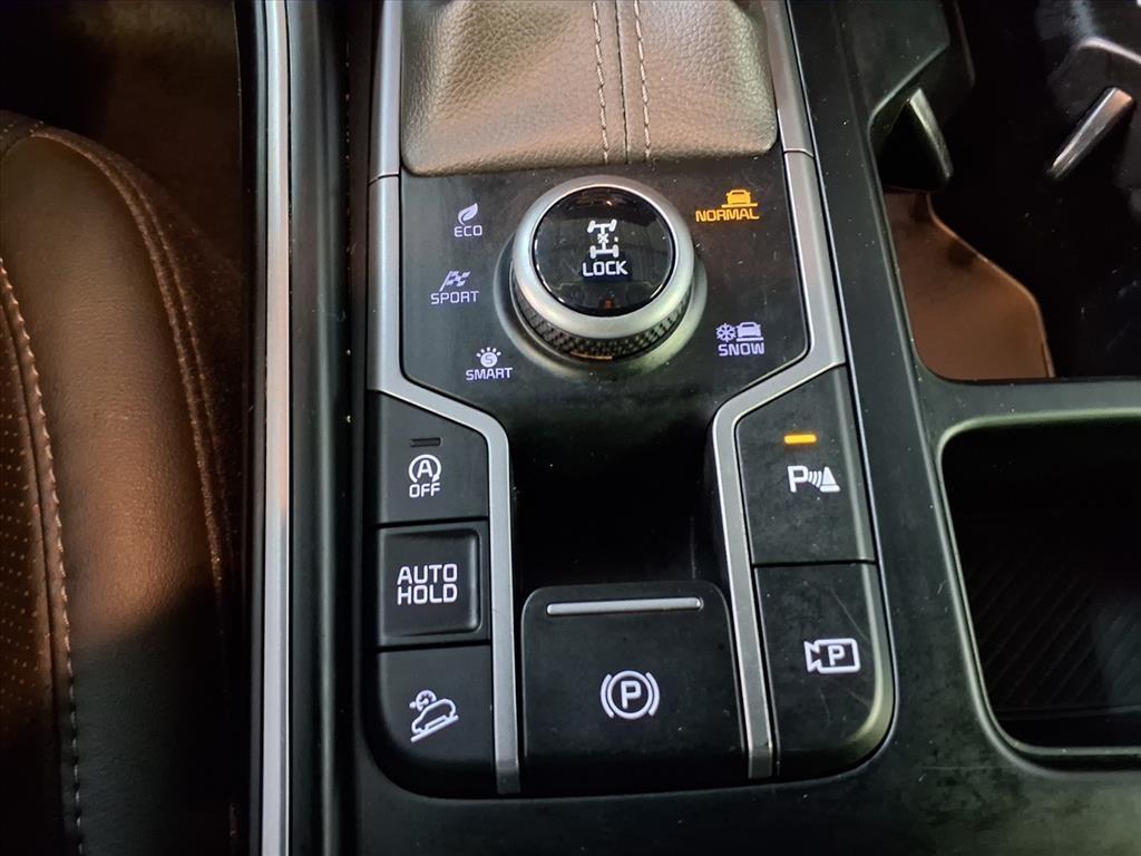 used 2024 Kia Sorento car, priced at $25,000