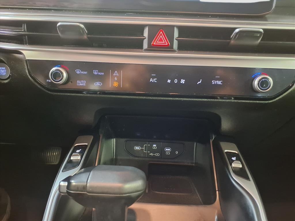 used 2024 Kia Sorento car, priced at $25,000