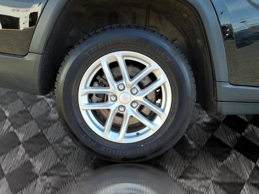 used 2023 Jeep Grand Cherokee L car, priced at $25,000