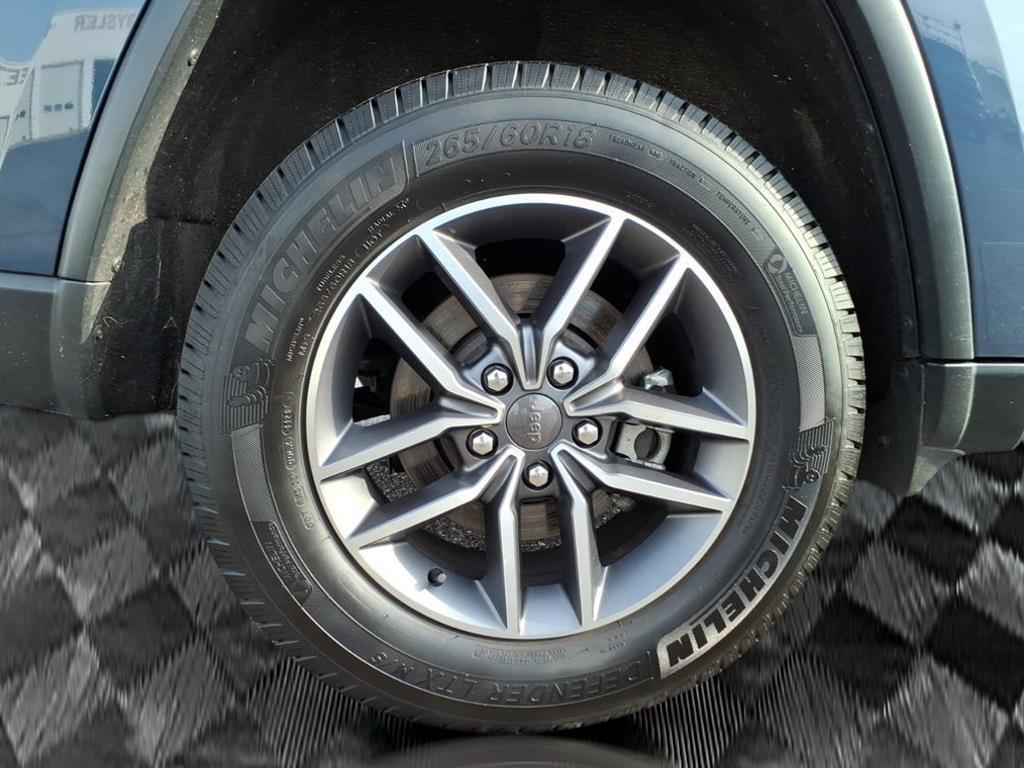 used 2021 Jeep Grand Cherokee car, priced at $25,000