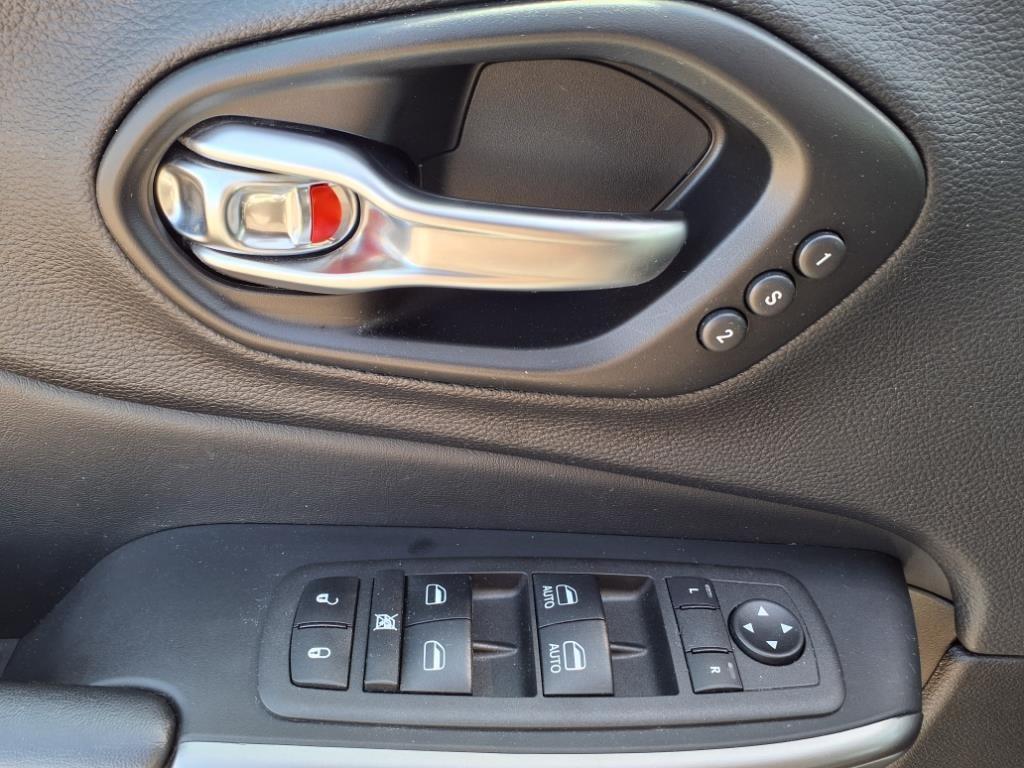 used 2022 Jeep Cherokee car, priced at $28,399