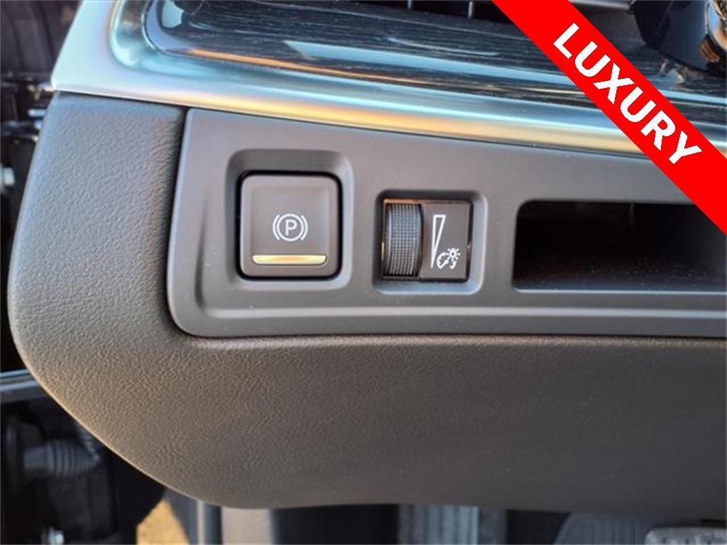 used 2024 Cadillac XT5 car, priced at $38,595