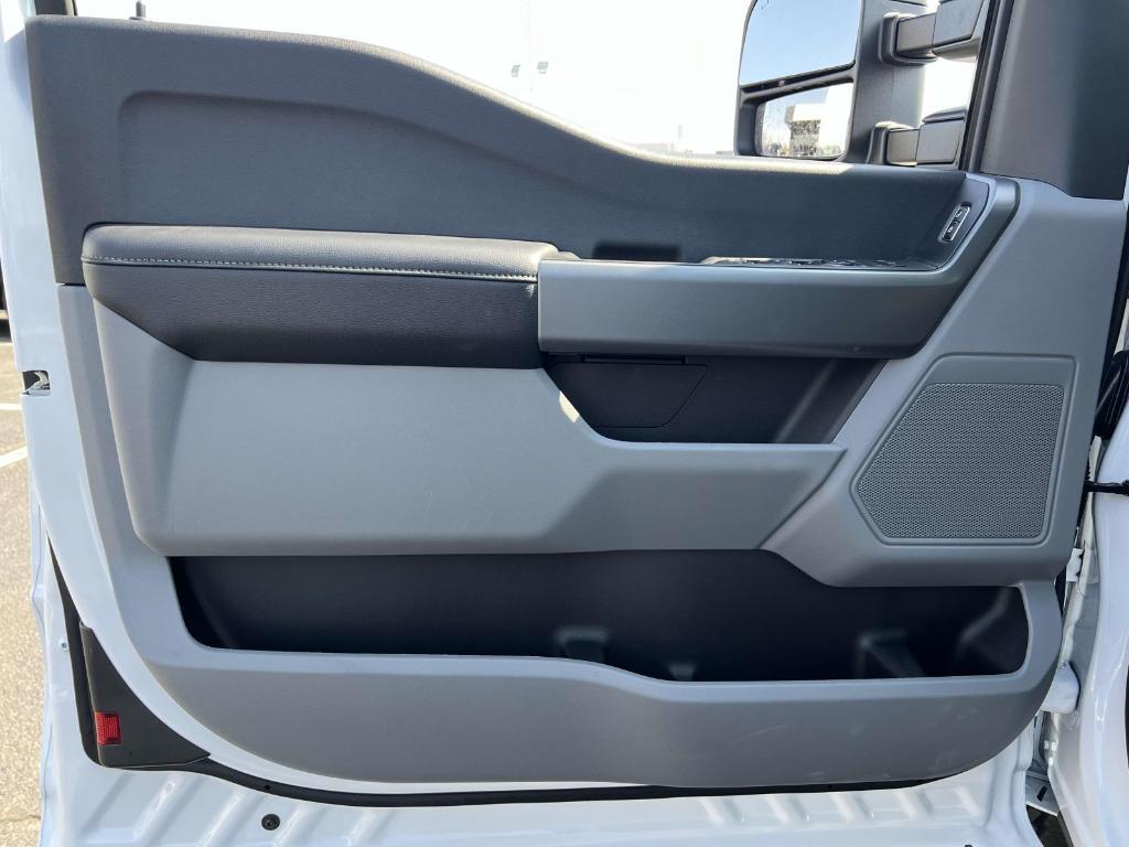 new 2025 Ford F-250 car, priced at $61,660