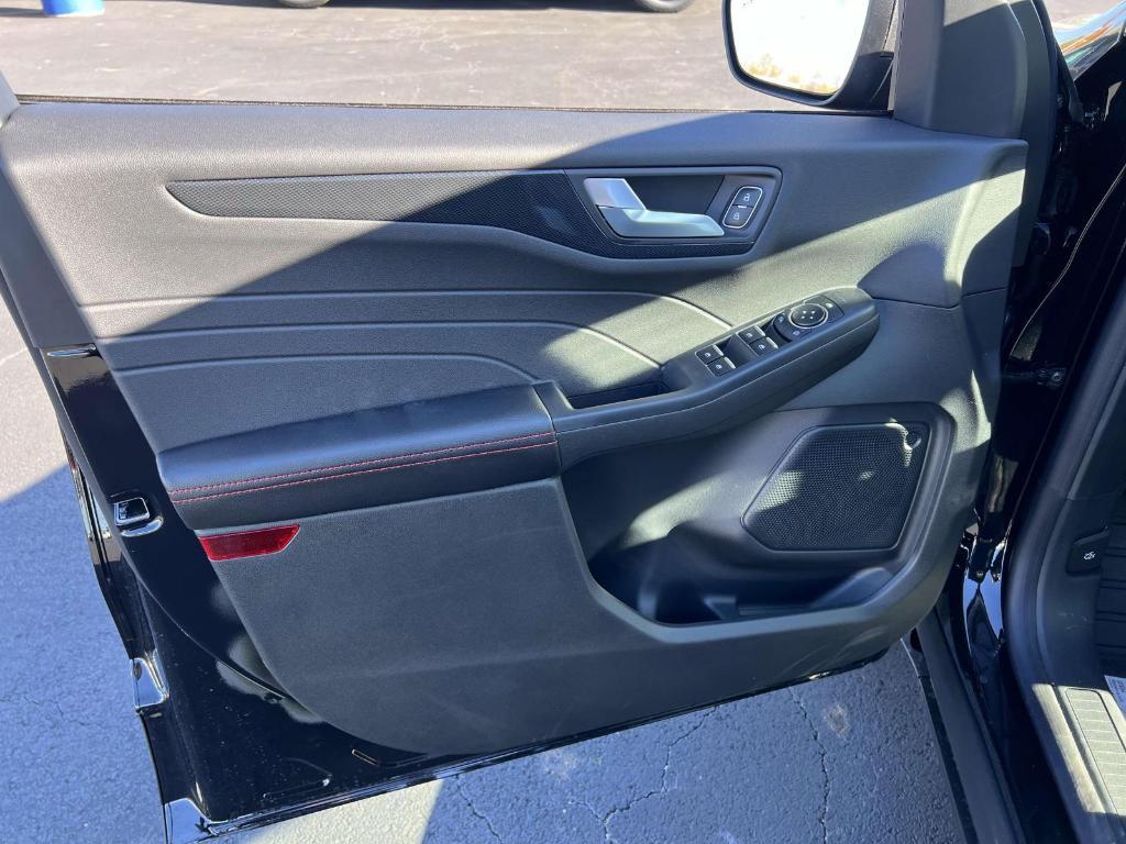 new 2025 Ford Escape car, priced at $30,545