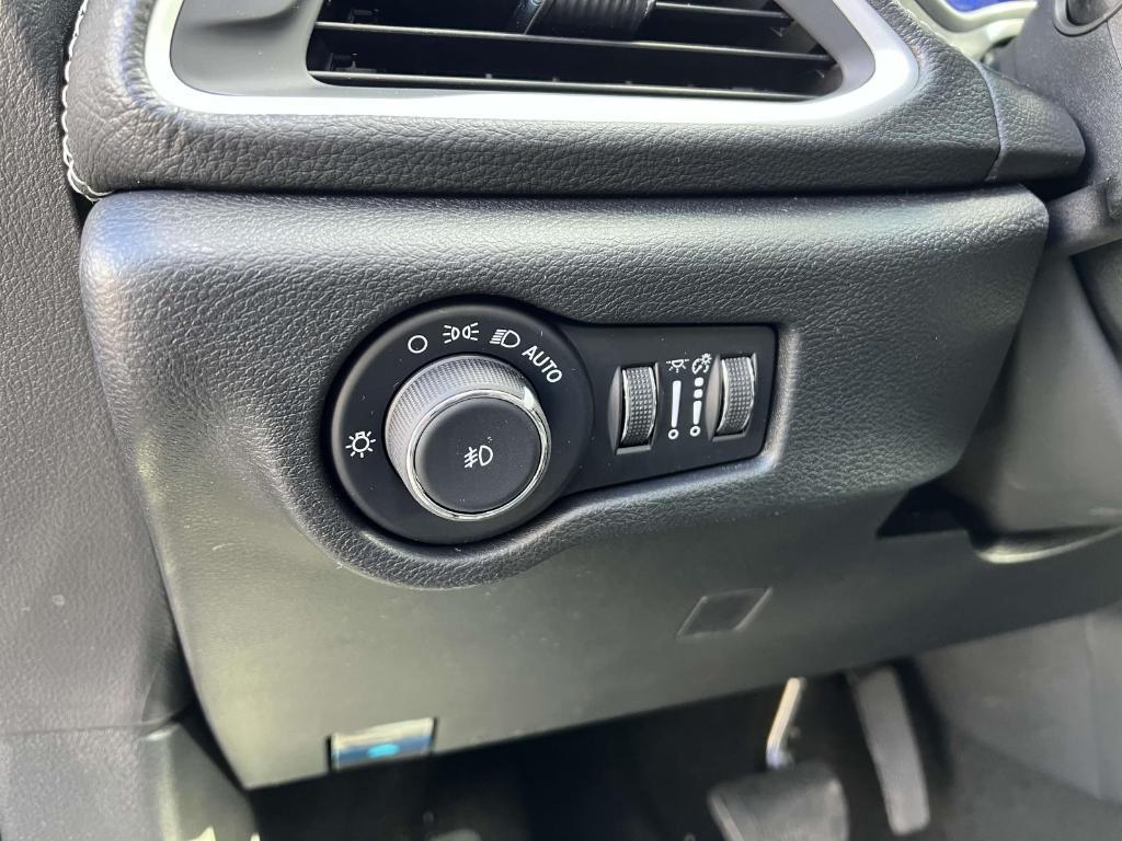 new 2025 Chrysler Pacifica car, priced at $45,710