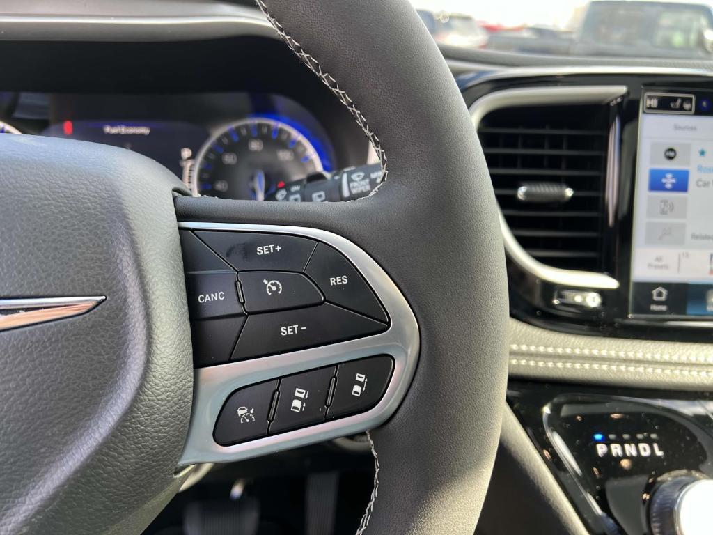 new 2025 Chrysler Pacifica car, priced at $45,710