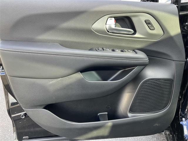 new 2025 Chrysler Pacifica car, priced at $45,210