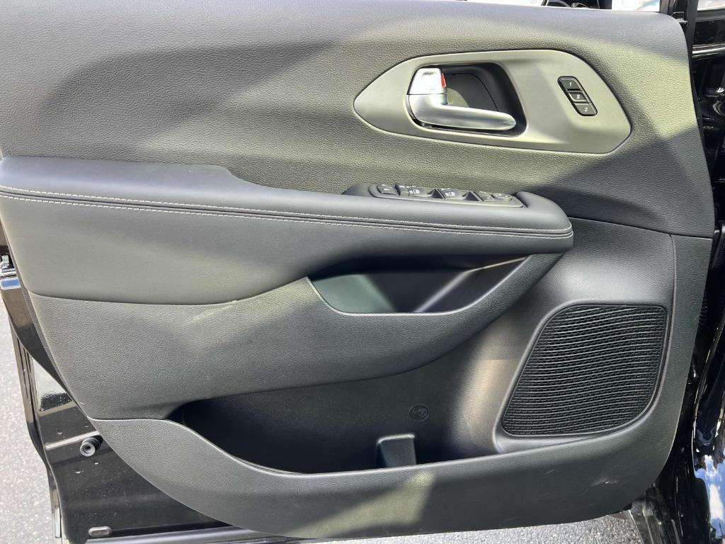new 2025 Chrysler Pacifica car, priced at $45,710