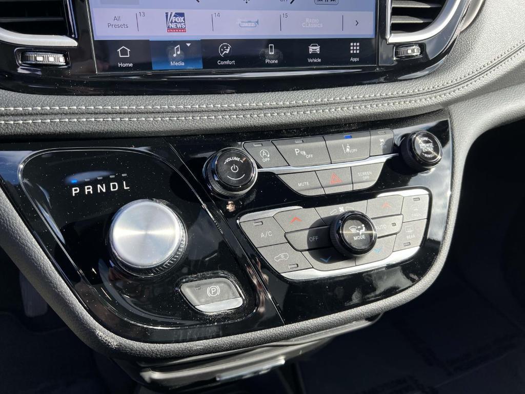 new 2025 Chrysler Pacifica car, priced at $45,710