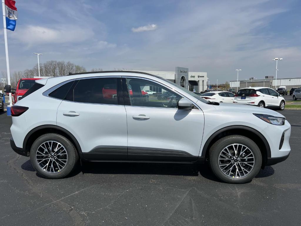 new 2025 Ford Escape car, priced at $35,192
