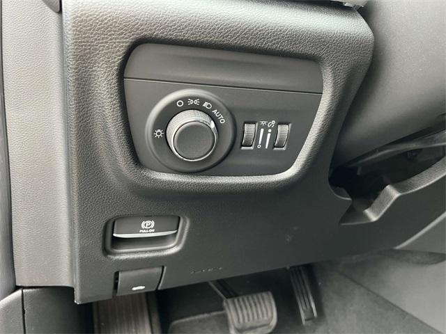 new 2025 Jeep Grand Cherokee car, priced at $42,730
