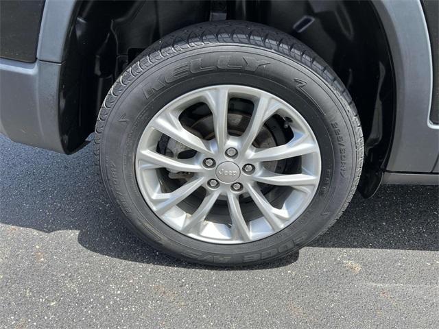 used 2019 Jeep Cherokee car, priced at $17,900
