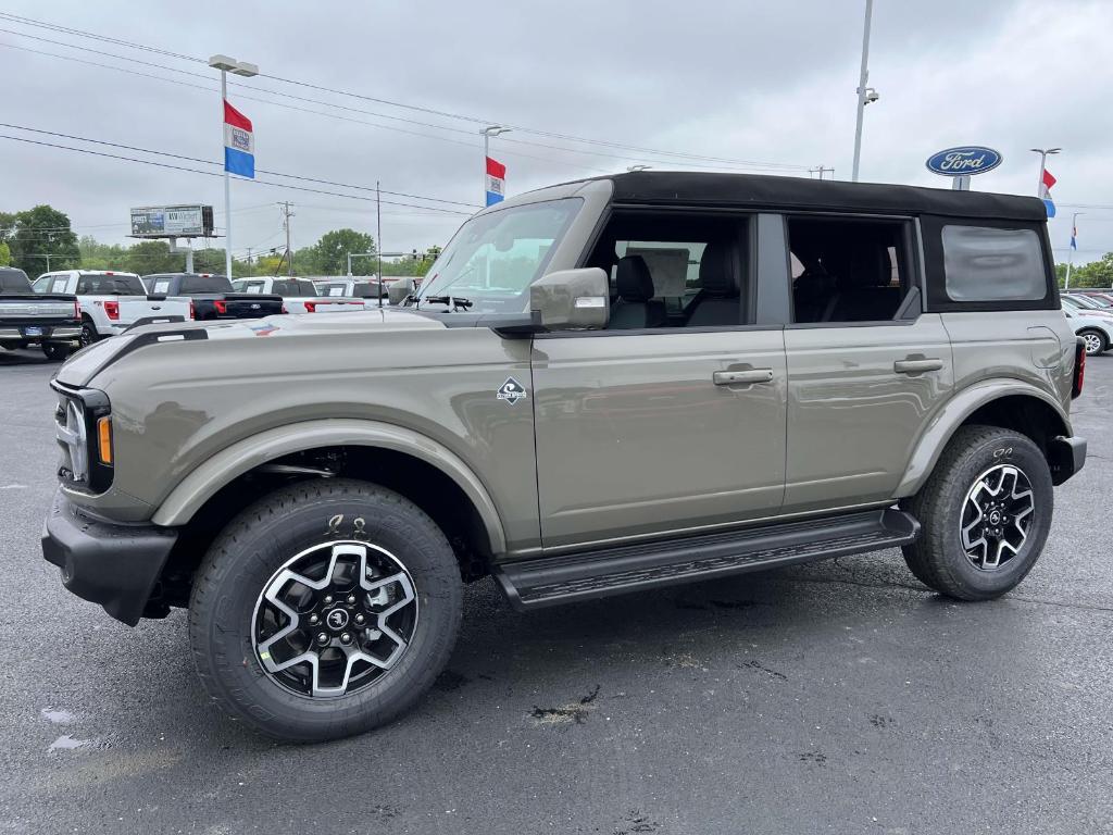 new 2025 Ford Bronco car, priced at $51,561