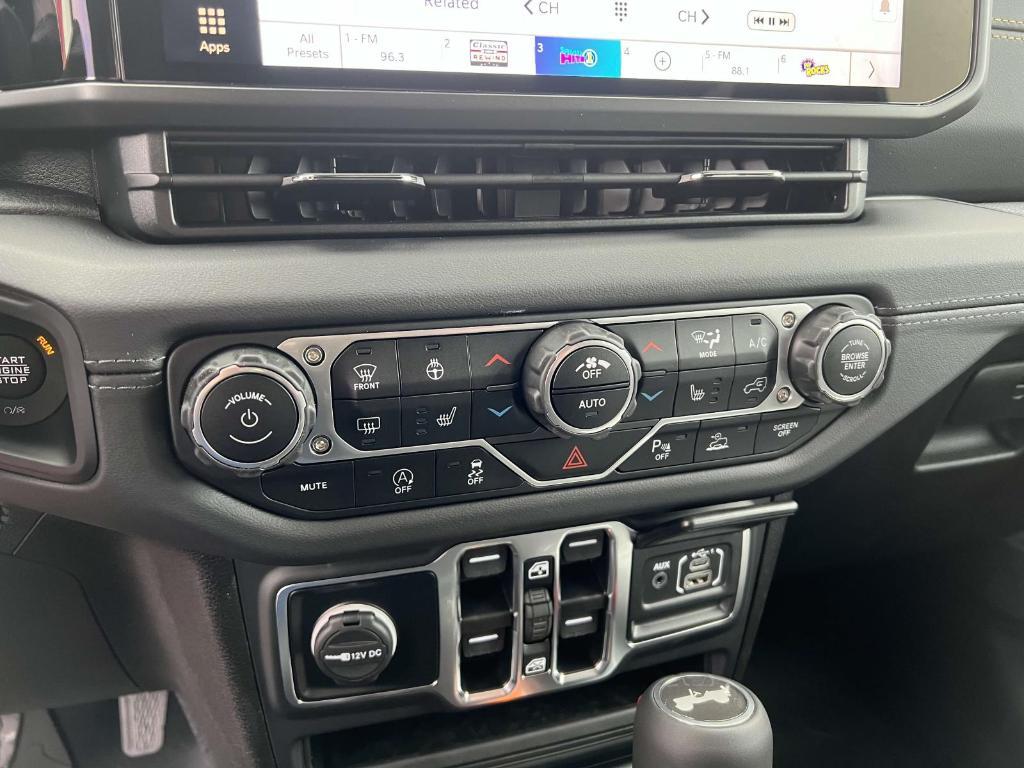new 2025 Jeep Wrangler car, priced at $53,981