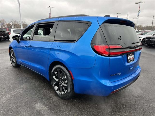 new 2026 Chrysler Pacifica car, priced at $49,862