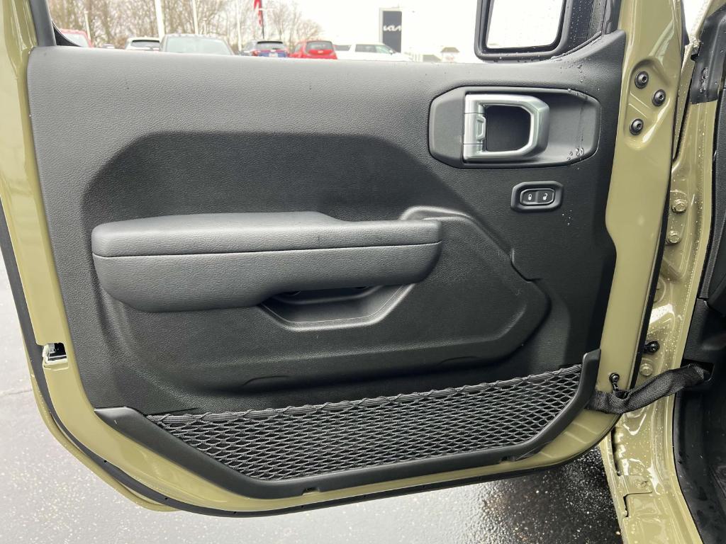 new 2025 Jeep Wrangler car, priced at $41,754