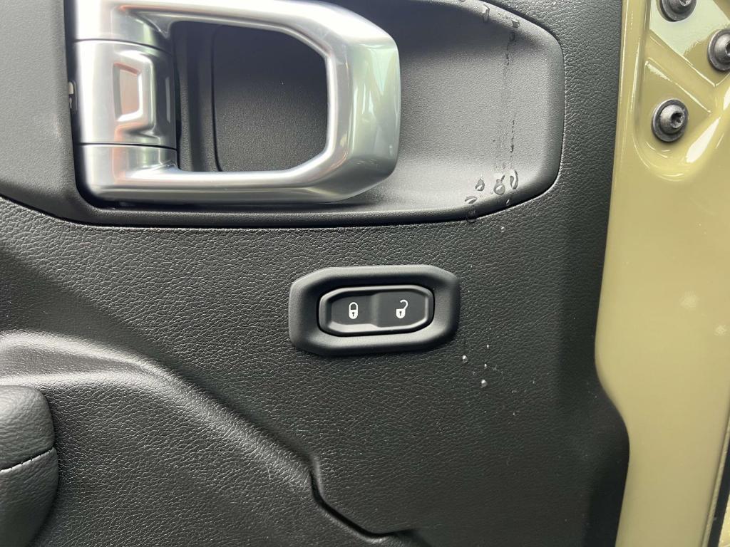 new 2025 Jeep Wrangler car, priced at $41,754