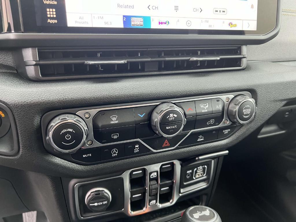 new 2025 Jeep Wrangler car, priced at $41,754