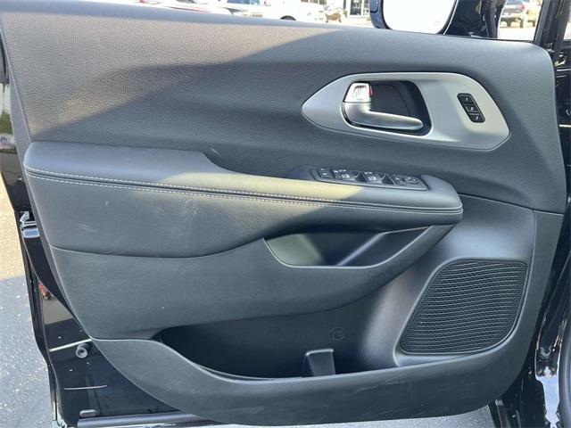 new 2025 Chrysler Pacifica car, priced at $47,345