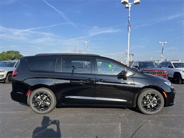 new 2025 Chrysler Pacifica car, priced at $47,345