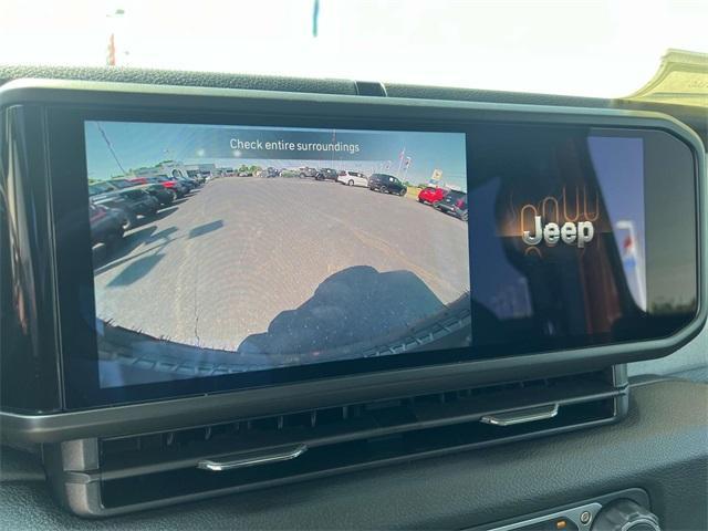 new 2025 Jeep Wrangler 4xe car