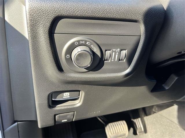 new 2025 Jeep Grand Cherokee car, priced at $44,497