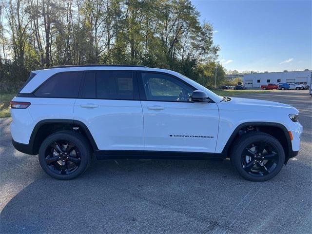 new 2025 Jeep Grand Cherokee car, priced at $44,497