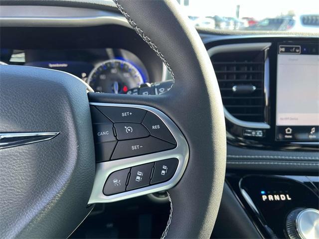 new 2025 Chrysler Pacifica car, priced at $42,419